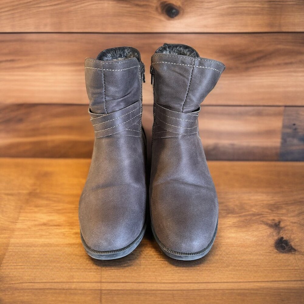 Dark Taupe Nubuck Vegan Leather winter boots Womens size 6